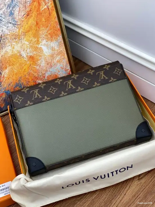 LOUIS VUITTON STEAMER POCHETTE VOYAGE 0402